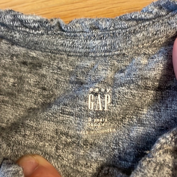 Boys 4 pc lot of basic tees. Trendy everyday styles, size: 3T - Picture 9 of 9